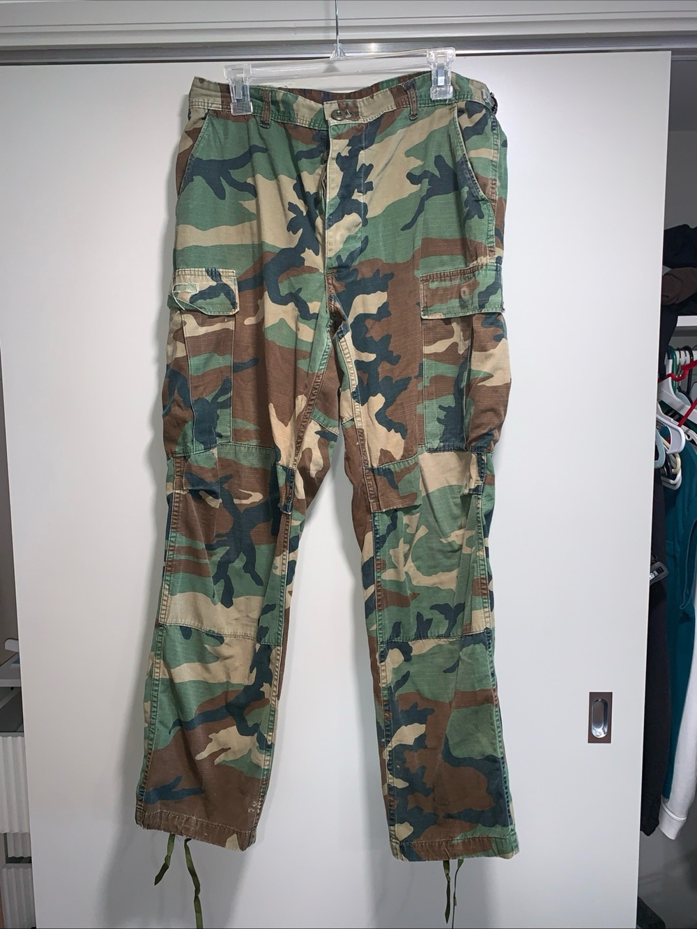 Women’s Straight Leg Cargo Pants size medium  - Green Camo inseam 30 inches 232